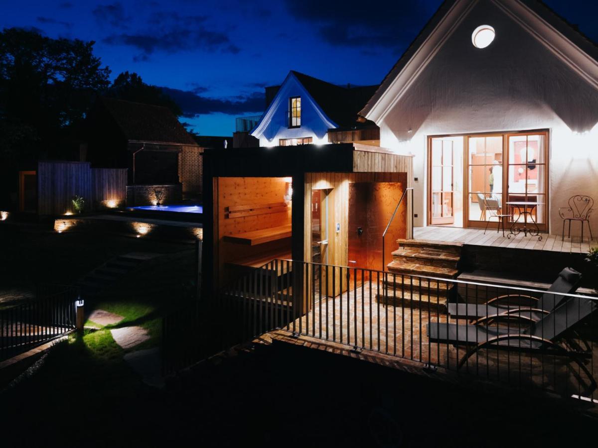 Am Wildbachberg - Luxus Ferienhaeuser Mit Infinitypool, Privatsauna Und Weinkeller Deutschlandsberg Exterior photo