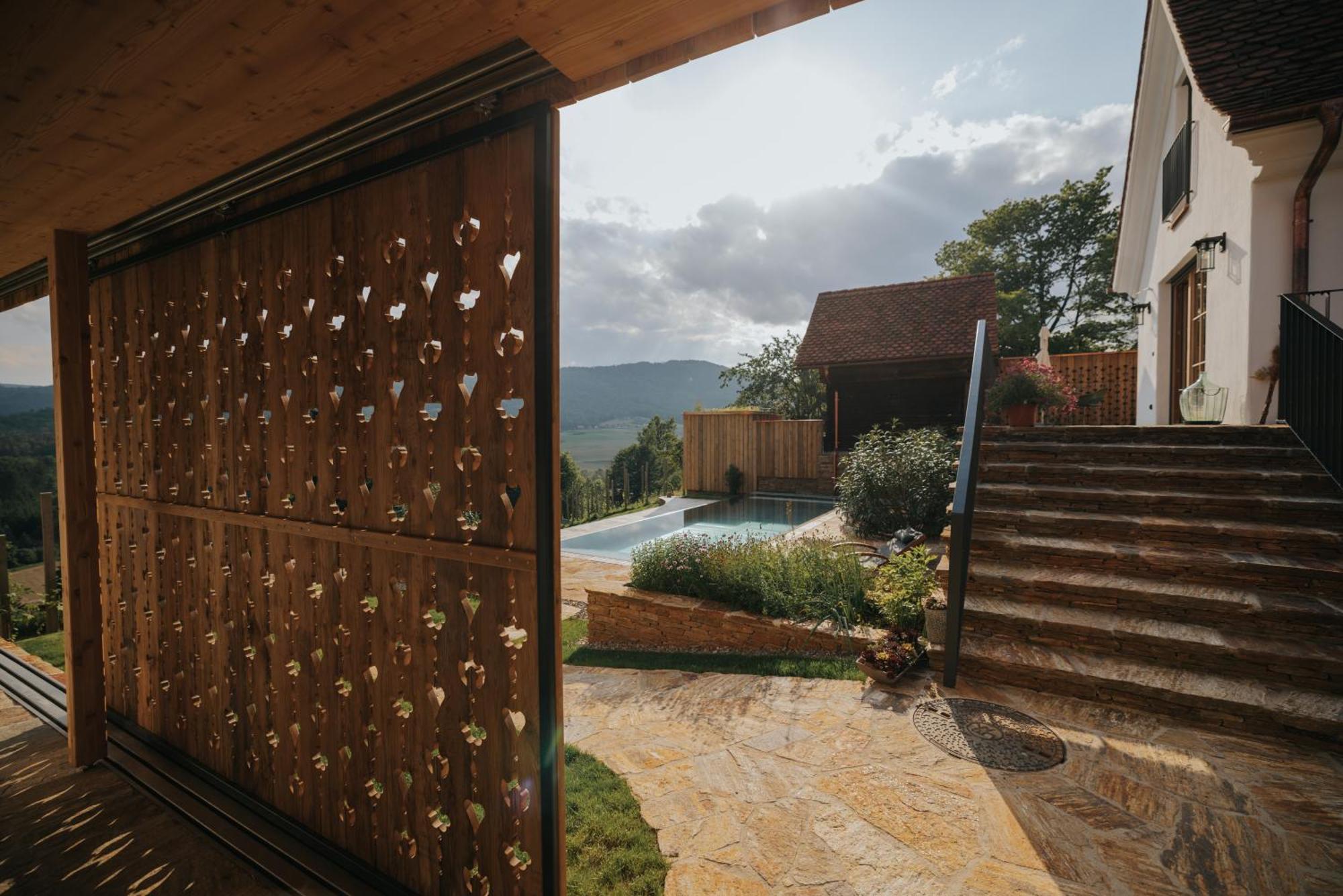 Am Wildbachberg - Luxus Ferienhaeuser Mit Infinitypool, Privatsauna Und Weinkeller Deutschlandsberg Exterior photo